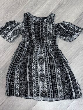 art class Black & White Girls Off Shoulder Printed Dress